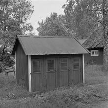 Riddersvik. Uthus med toaletter
