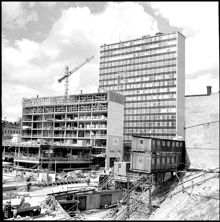 Nya City vid Hötorget. Från kvarteret Hästryggen mot första höghuset, dåvarande kvarteret Grytgjutaren