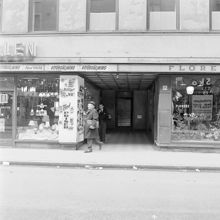 Porten till Drottninggatan 25