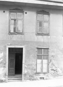 Brännkyrkagatan 6. Del av fasaden med porten