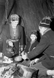 Sampo Lappelill besöker lappkåtan på Skansen