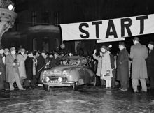 Monte Carlo-rallyt på Blasieholmen. Starten vid hörnet av Södra Blasieholmshamnen 4 och 6