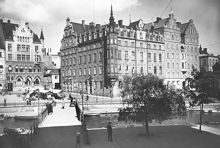 Petersénska huset vid Munkbron 11. I förgrunden Riddarholmskanalen