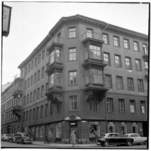 Hörnet Grev Turegatan - Kommendörsgatan till höger