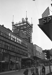 Hamngatan 7, västerut. kv. Trollhättan. I bakgrunden telefontornet
