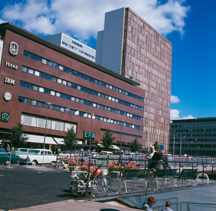Rödbruna fasader, hötorgsskrapan nr 5 i fonden