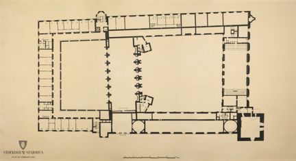 Ritning i stort format av stadshuset, plan av våningen 1 trappa, i tusch på gulnat papper