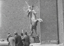 S:t Göran och Draken placeras på Stadshusets torn (1922)