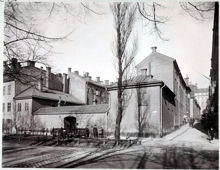Klara Östra Kyrkogata 6 i hörnet av Brunkebergsgatan. Från Klara kyrkogård