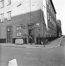 Skeppargatan 34, byggnad A, vid hörnet av Storgatan 23. Östermalms polisstation