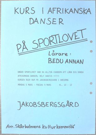 Blå affisch med inbjudan till afrikansk dans på sportlovet