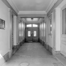 Surbrunnsgatan 57. Portgången
