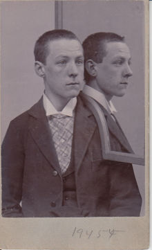 Karl Johan Lidberg, 17 år - polisfotografi med spegel