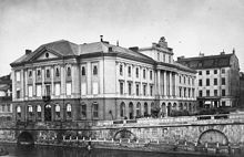 Arvfurstens palats vid Gustav Adolfs Torg. I förgrunden Norrström