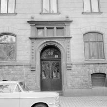 Karlavägen 88, portalen