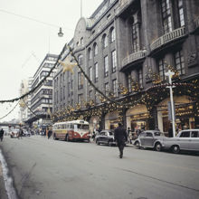 Hamngatan vid NK 1960. Julskyltning