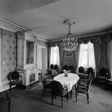 Malmskillnadsgatan 35. Restaurang Oxen-Hungaria. Kakelugn med spegel