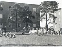 Midsommarfirande på Nybodahemmet, 1942