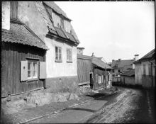 Västra Kvarngränd österut från nr 6