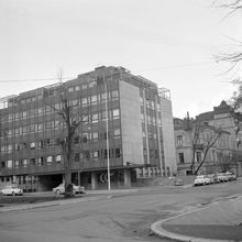 Hörnet Karlavägen 31 t.v. och Villagatan 1