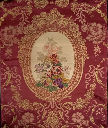 Rött möbelsiden från 1860-talet