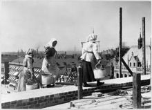 Mursmäckor vid operabygget på 1890-talet