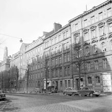 Karlavägen 27 mot Danderydsgatan och Engelbrektskyrkan