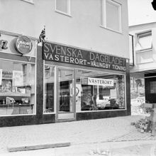 Vällingbyplan 1, Svenska Dagbladets nya depeschbyrå i Vällingby Centrum. (Den 3:e i ordningen, först Birger Jarlsgatan och sen Karduansmakargatan)