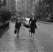Tysta Gatan. ""Lillprinsen"" Carl Gustaf på väg till skolstart (5:e klass) i Broms skola