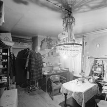 Drottninggatan 45. Tobakshandel, Meijers eftr. Rum innanför butiken