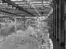 Norrström, vid Strömsborg. Fångdammen för tunnelbanebygget länspumpas