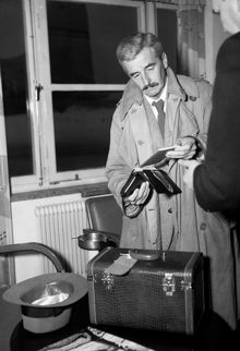 Porträtt av årets Nobelpristagaren i litteratur, William Faulkner, på Bromma flygplats. (William Faulkner fick 1949 års reserverade nobelpris)