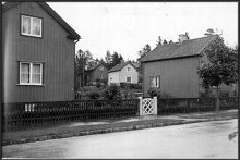 Djupdalsvägen norrut vid kvarteret Fållbänken i Olovslunds småstugeområde