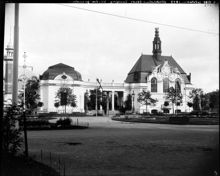 Allmänna konst- och industriutställningen på Djurgården. Stockholms stads paviljong, västra fasaden