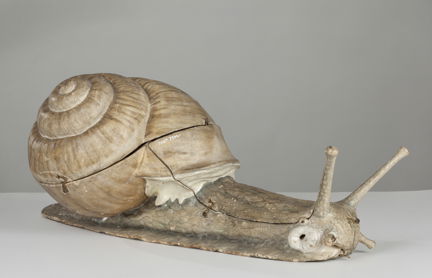 Vinbergssnäcka i papier-maché.
