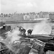 Brand i hörnet av Pipersgatan och Fleminggatan. Utsikt mot Torsgatan och Barnhusstranden