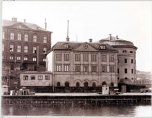 Stockholms stads arkiv, Birger  Jarls Torg 12. Fasaden mot Norra Riddarholmshamnen. Till höger Birger Jarls torn