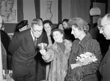 Kronprinsparet närvarar vid vernissage av en utställning med danskt silver på Nationalmuseum