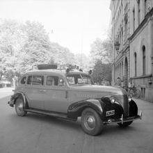 Johannes Plan, utanför Johannes Brandstation. Befälsbil 1945 vid brandkåren