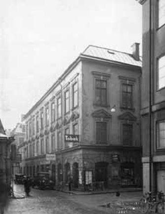 Tunnelgatan 12. Nuvarande Olof Palmes gata 12. 