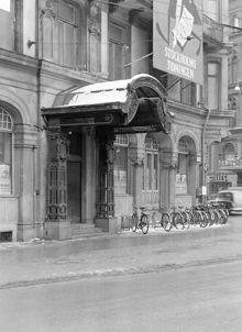 Stureplan 8. Entrén till Hotell Anglais