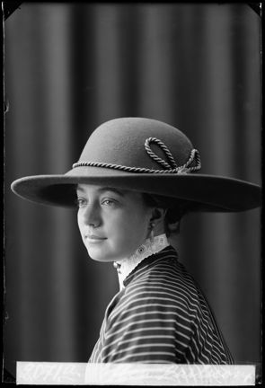 Porträtt av Ellen Karlsson.