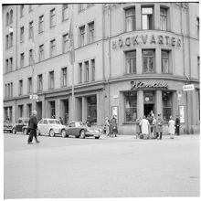 Östermalmsgatan/ Nybrogatan. Frälsningsarméns huvudkontor på hörnet