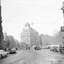 Birger Jarlsgatan mot Engelbrektsgatan 1. T.h. Humlegården