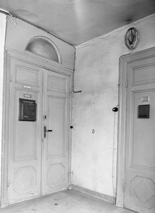 Pustegränd 1. Dörrar i trapphuset