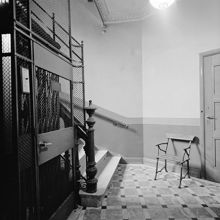 Karlavägen 45. Trapphuset och hissen
