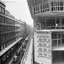 Drottninggatan söderut från Kungsgatan. Varuhuset PUB:s bohagshus byggs