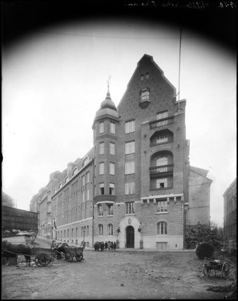 Svart-vit bild föreställande Whitlockska skolan på Eriksbergsgatan. 