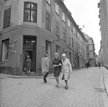 Tyska Brinken 22 vid hörnet av Skomakargatan. AB George Lindström Sybehör och Knappaffär