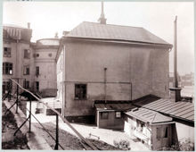 Stockholms stads arkiv, Birger Jarls Torg 12. Fasaden mot öster. I bakgrunden Birger Jarls torn